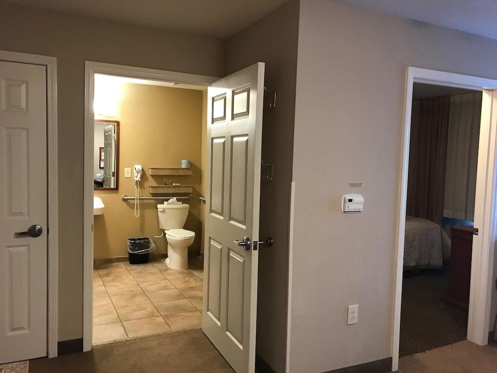 Candlewood Suites Kansas City Airport Ngoại thất bức ảnh