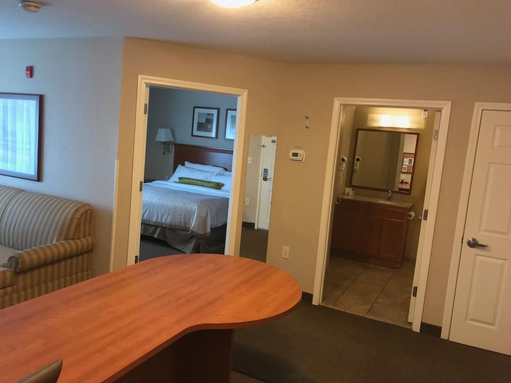 Candlewood Suites Kansas City Airport Ngoại thất bức ảnh